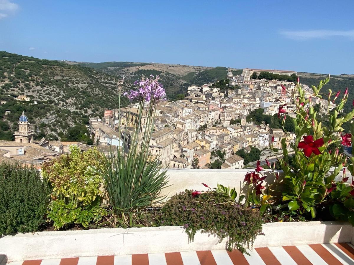 Super Giu - Rooftop Skyline Ragusa Luaran gambar