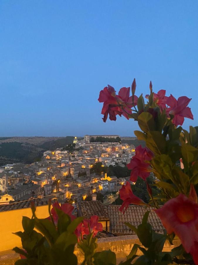 Super Giu - Rooftop Skyline Ragusa Luaran gambar